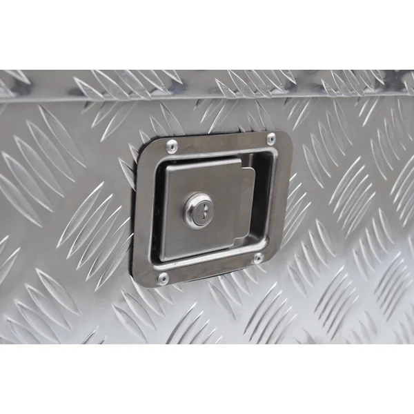 Coffre de timon aluminium 900/660x350x300 mm – serrure encastrée – couvercle automatique – tôle antidérapante