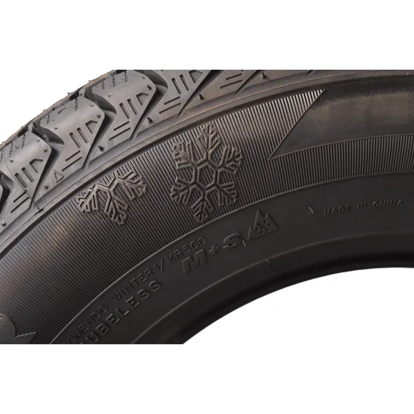 Pneu hiver sans chambre à air - 185/70R13C - capacité de charge : 950 kg