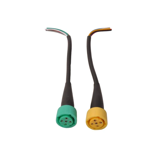 Raccords Aspöck à gauche (jaune) et à droite (vert)